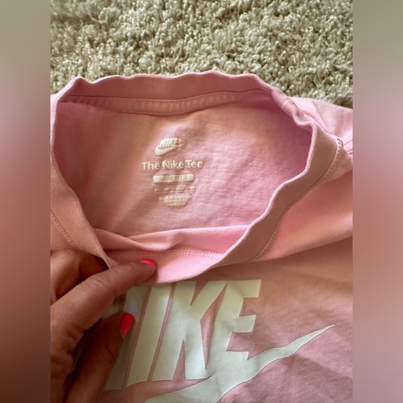 Nike Women’s Cropped Logo Tee’s - Picture 6 of 8